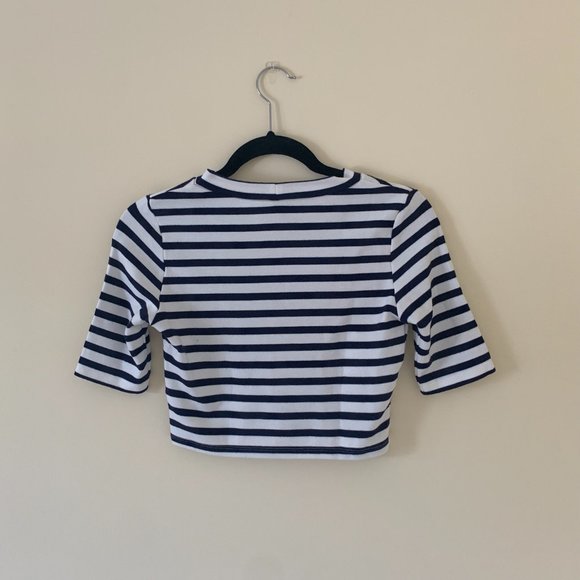 🤍🖤Divided Striped Cropped Tee🖤🤍 - Picture 3 of 4